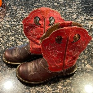 Ariat women’s round toe boot size 9